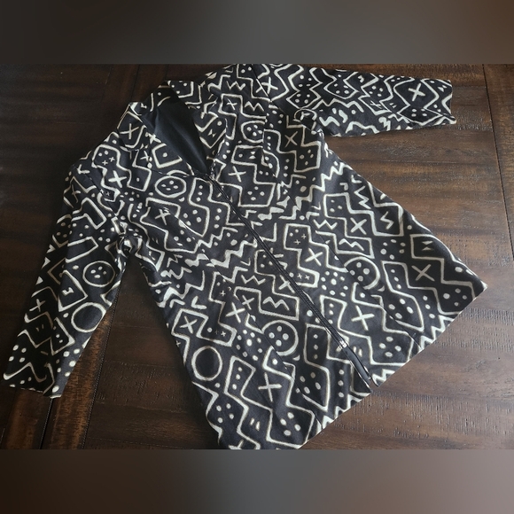 unbranded Jackets & Blazers - LG Black and White Eclectic Tribal Blazer Top
